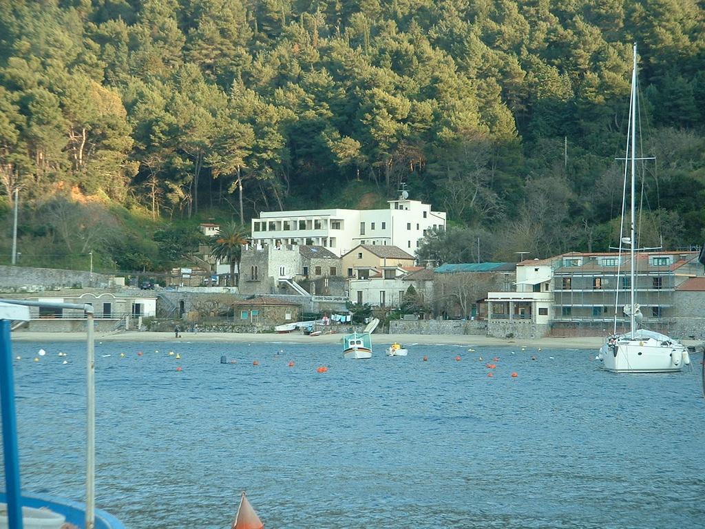 הוילה פאלינורו L'Antica Torre Del Porto מראה חיצוני תמונה